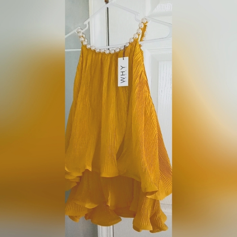 Beautiful Flowing Mustard Top With Pearl Collar